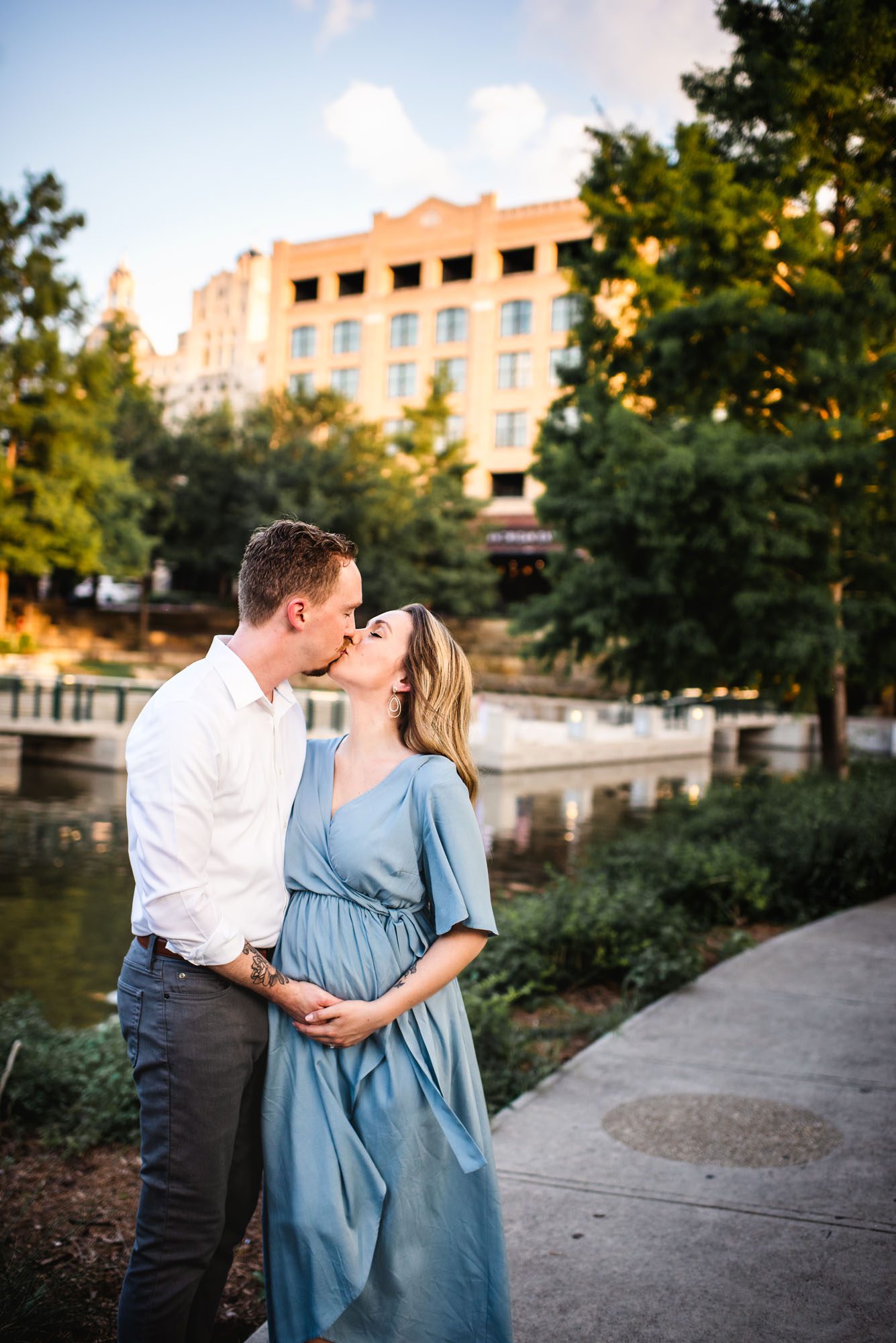 Expectant couple kissing, San Antonio maternity photographer