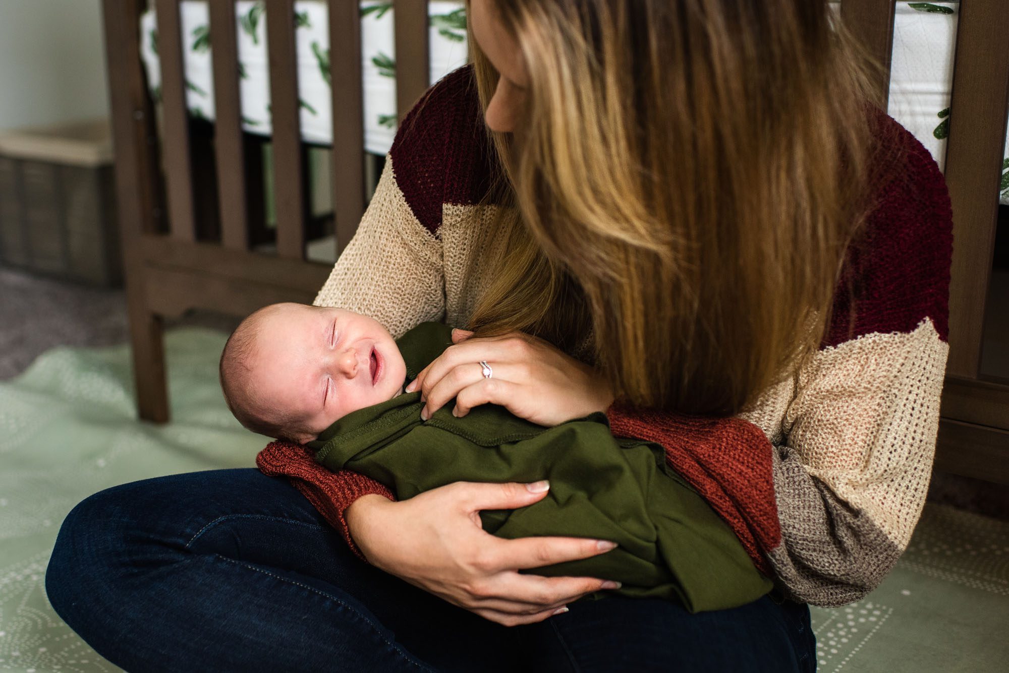 San Antonio Newborn Lifestyle Photographer, Mom holding smiling baby