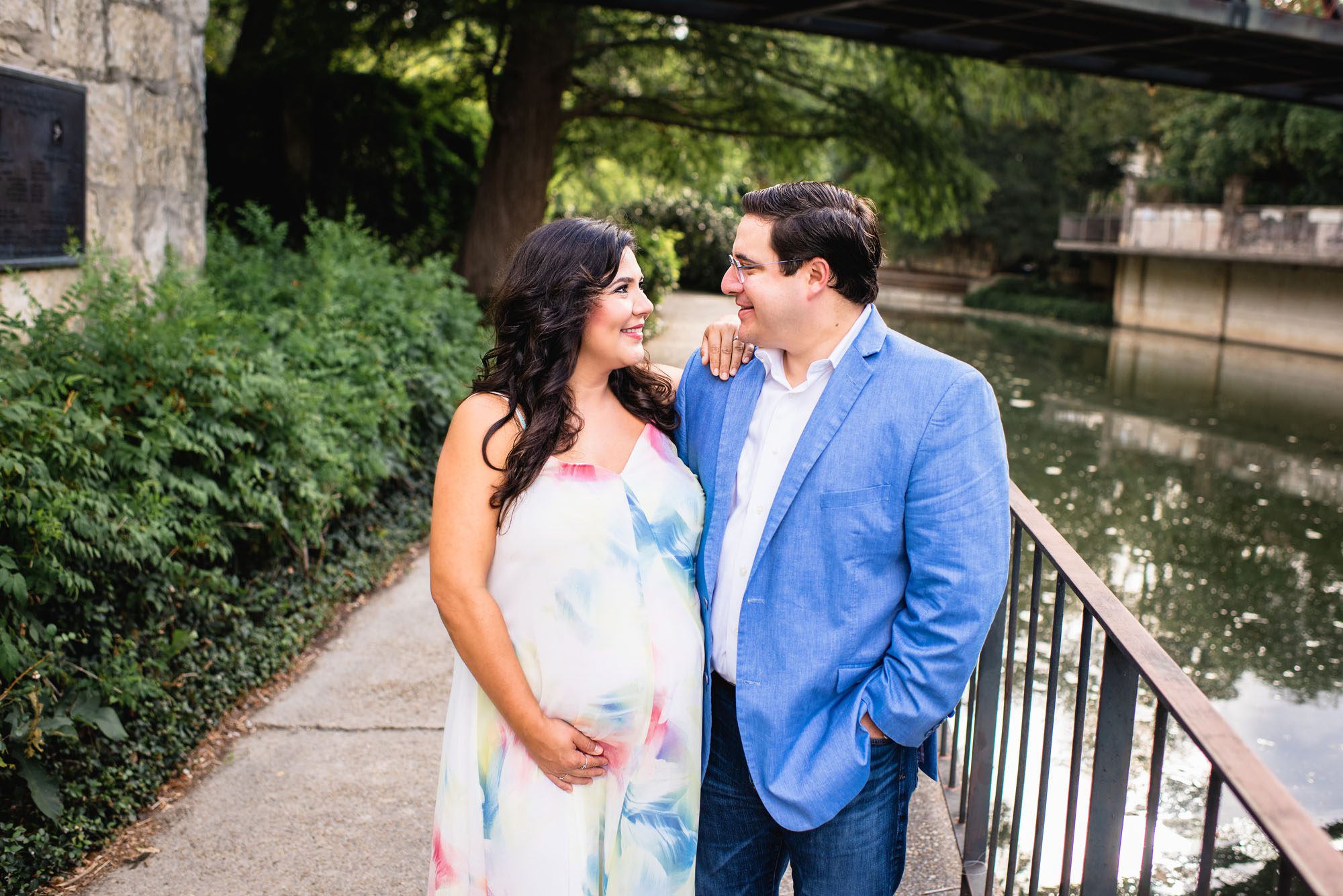 Best Maternity Photographer, Pregnant couple standing by river