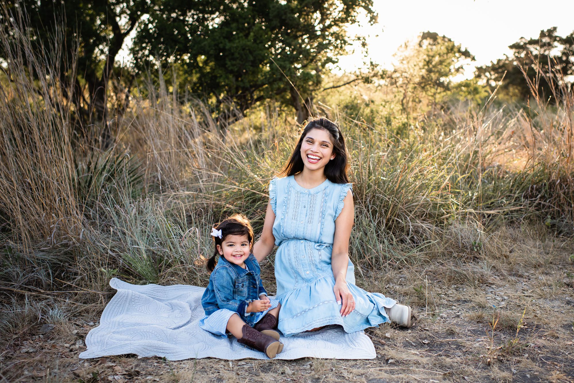 Pregnant mom sitting on blanket with daughter, San Antonio lifestyle photographer