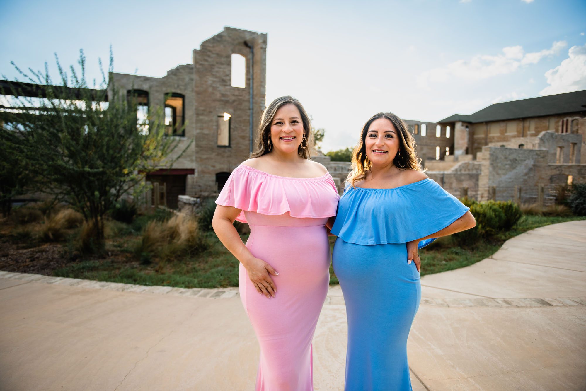 Pregnant sisters, San Antonio lifestyle maternity photographer