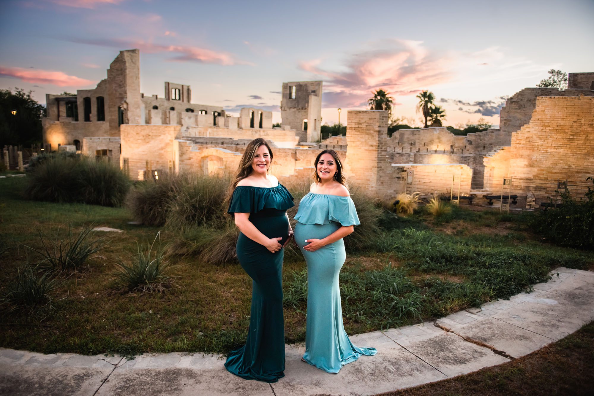 San Antonio Maternity Photographer, pregnant sisters holding hands