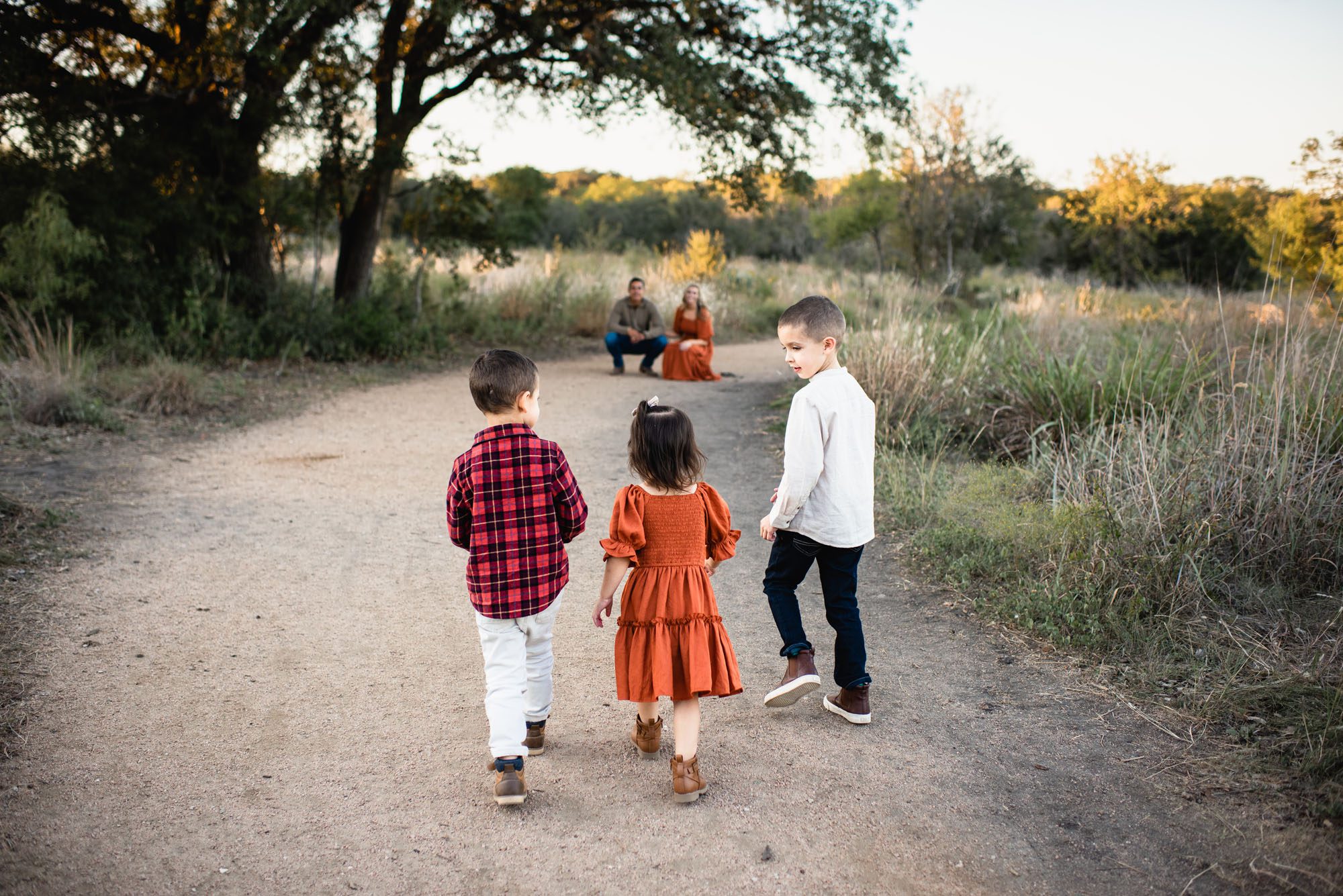Kids walking on a path toward parents, San Antonio family lifestyle photographer