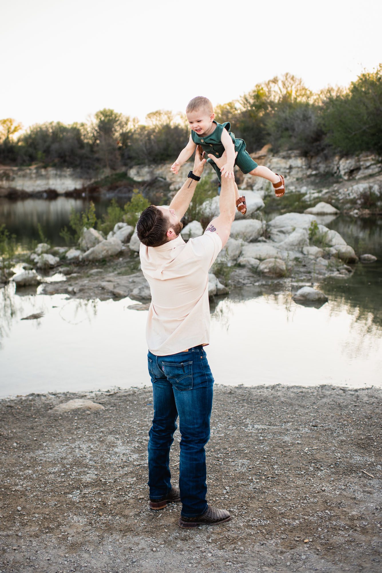 Dad throwing baby boy in the air, Family photographer in San Antonio