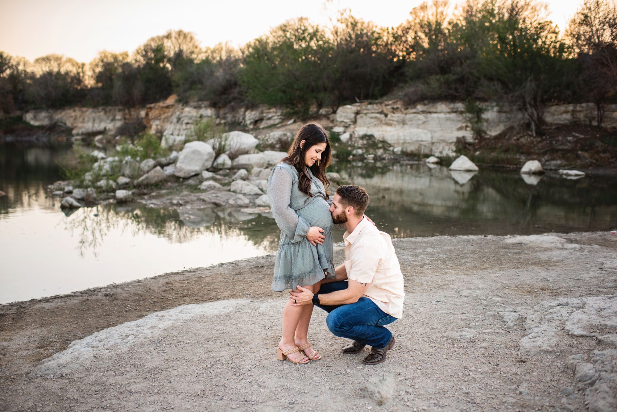 Husband kissing wife's belly, San Antonio maternity photographer
